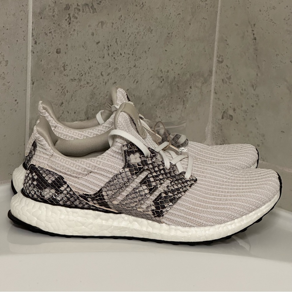 Adidas Men’s ULTRABOOST DNA Size 7